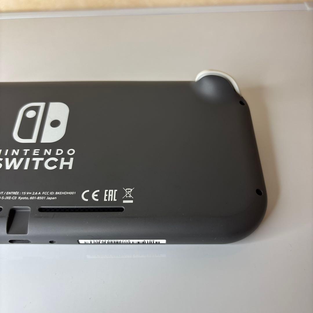 Switch right本体　グレー　充電器、ソフト、本体入れ物付き