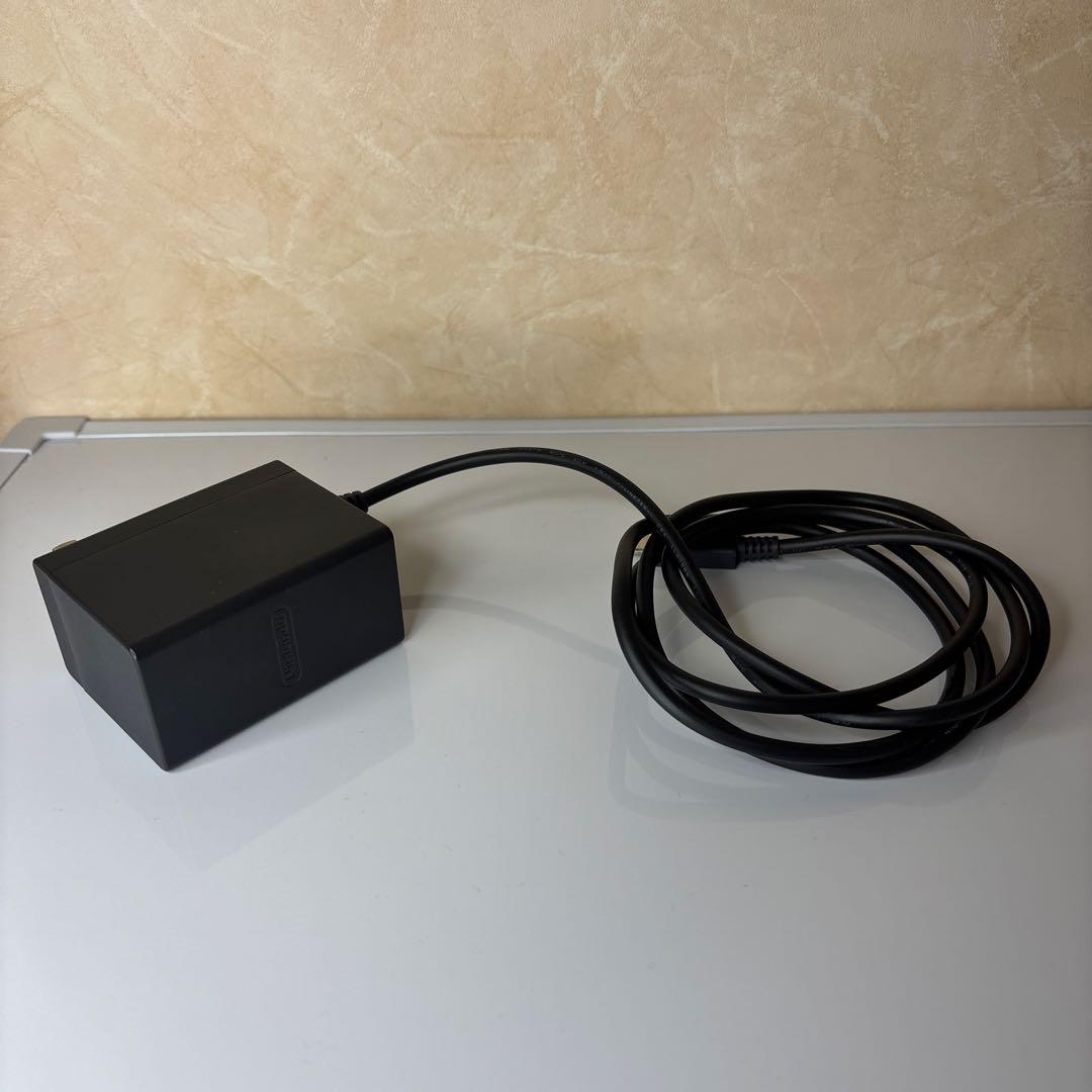 Switch right本体　グレー　充電器、ソフト、本体入れ物付き