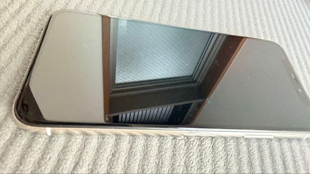 Apple iPhone Xs 64GB 　シルバー　バッテリー83％