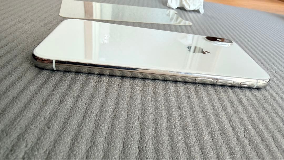 Apple iPhone Xs 64GB 　シルバー　バッテリー83％