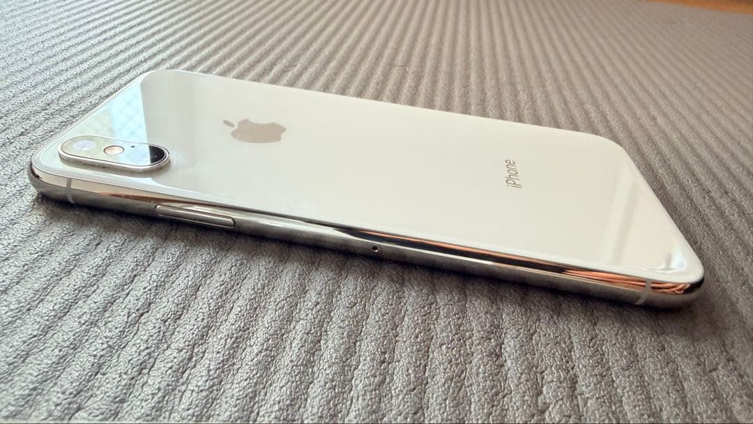 Apple iPhone Xs 64GB 　シルバー　バッテリー83％