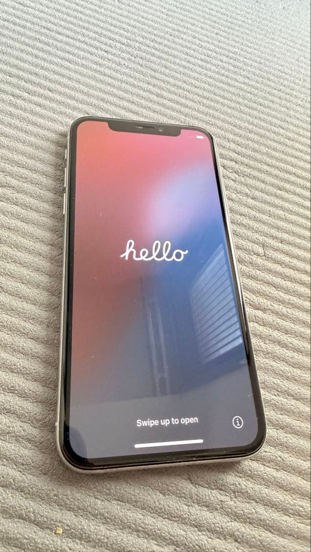 Apple iPhone Xs 64GB 　シルバー　バッテリー83％