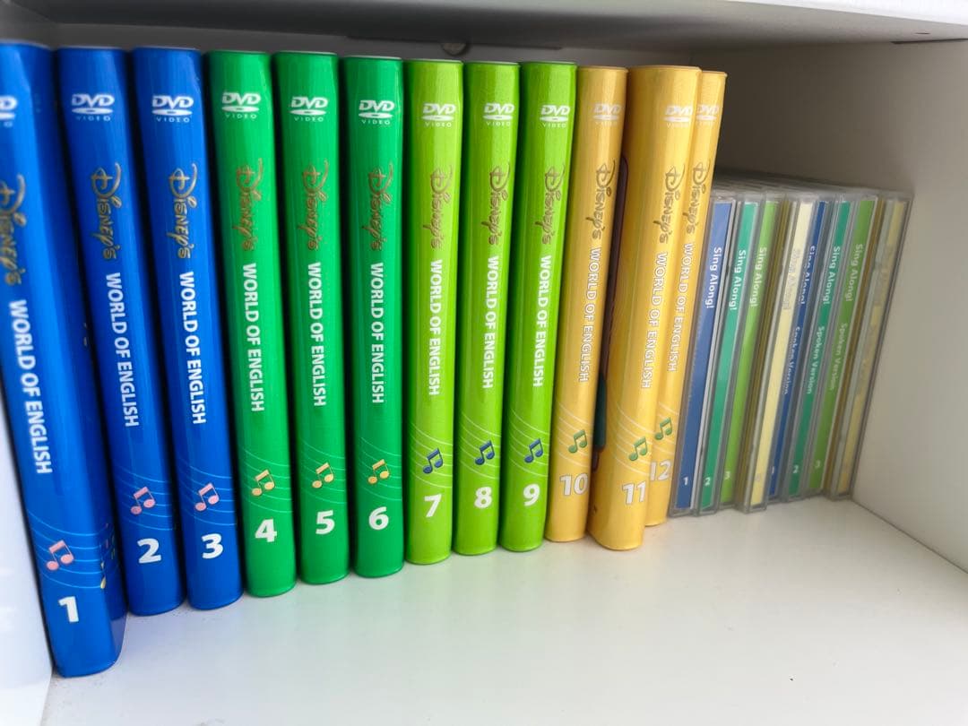 Disney's World of English 絵本セットと知育玩具