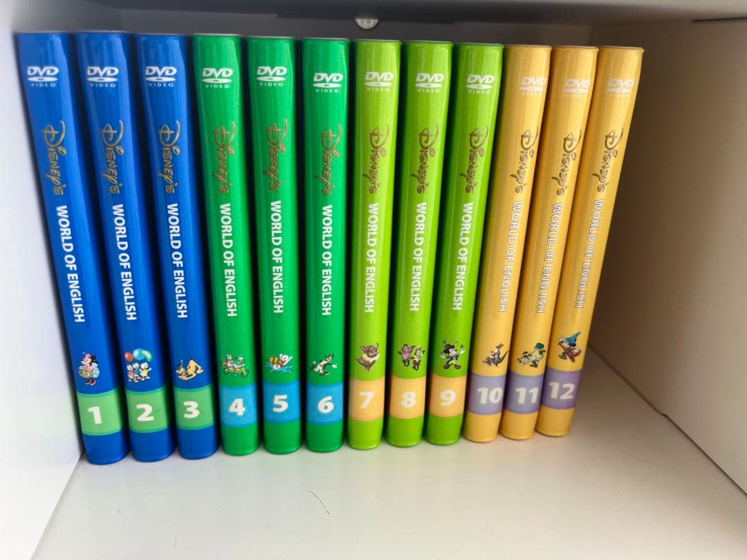 Disney's World of English 絵本セットと知育玩具