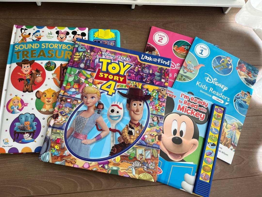 Disney's World of English 絵本セットと知育玩具