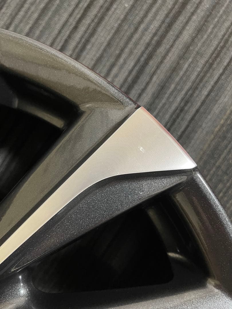 ヴォクシー90．純正ホイール17インチ．1本のみ．