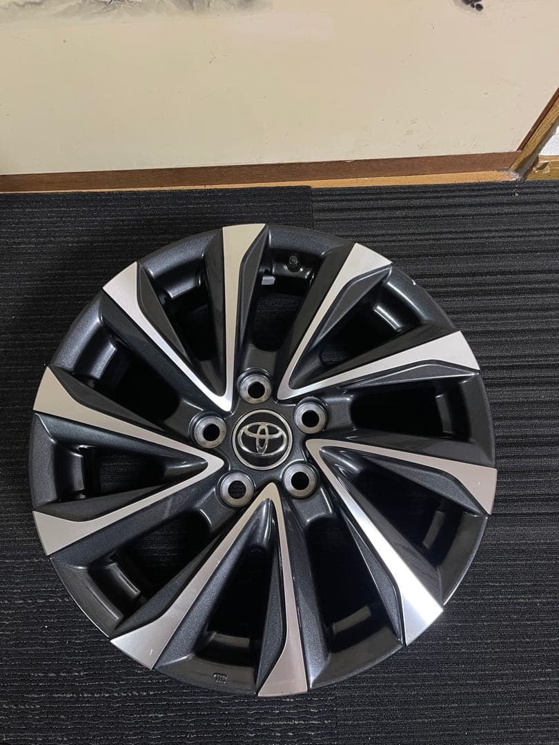 ヴォクシー90．純正ホイール17インチ．1本のみ．