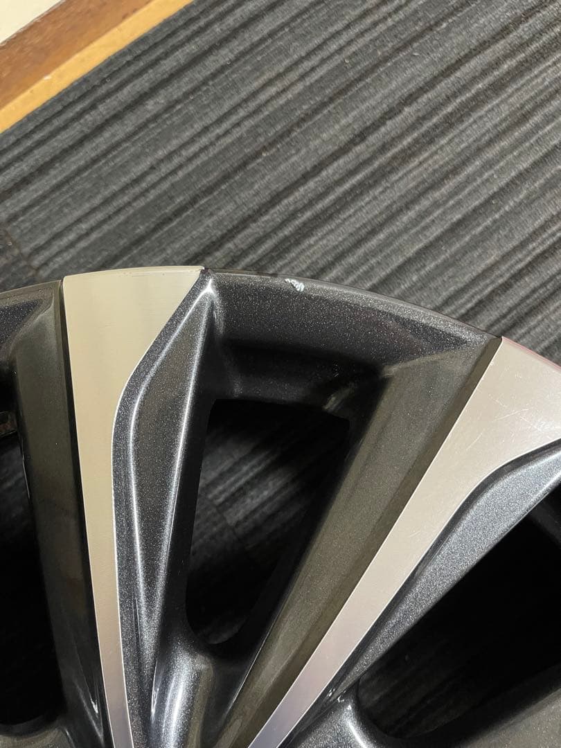 ヴォクシー90．純正ホイール17インチ．1本のみ．