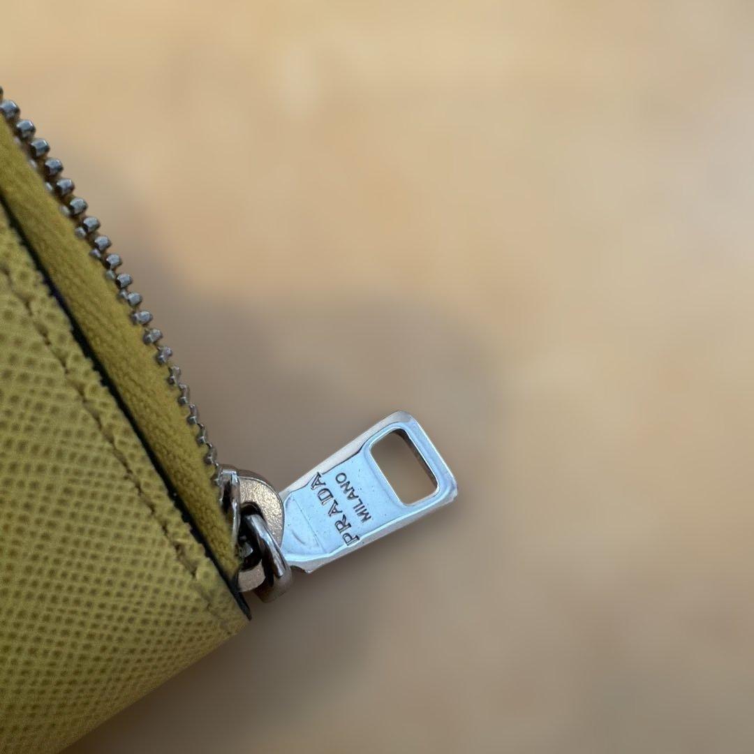 PRADA イエロー ケース