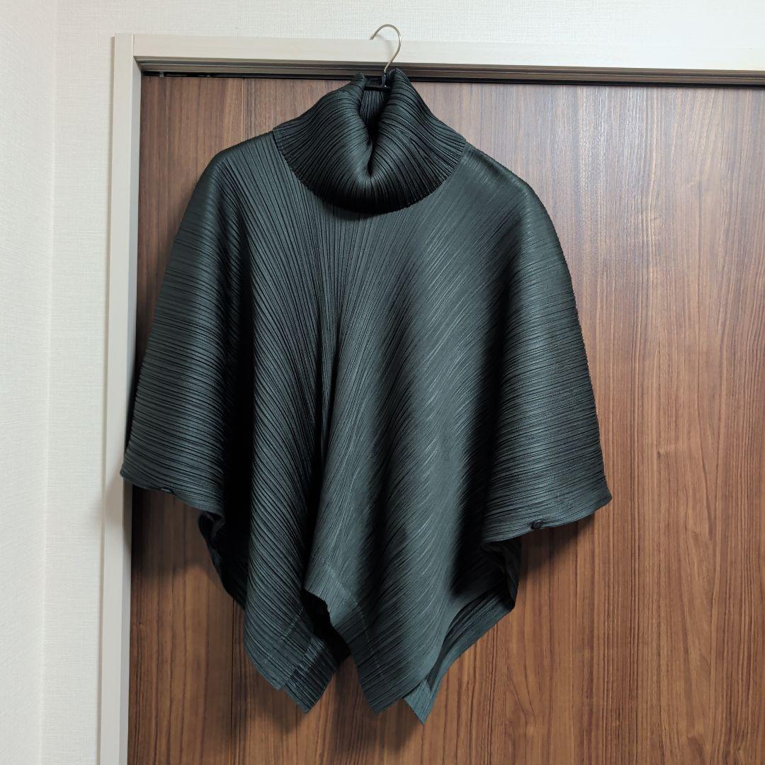 PLEATSPLEASE ISSEY MIYAKE タートルネックポンチョ