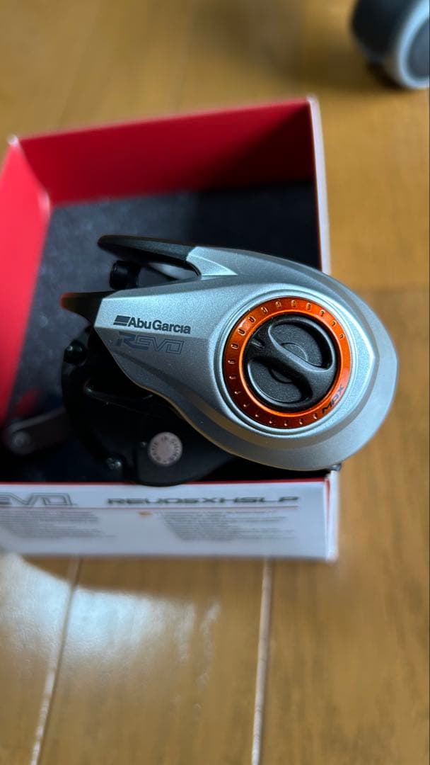 Abu Garcia REVO5XHSLP 右ハンドル ベイトリール ほぼ新品
