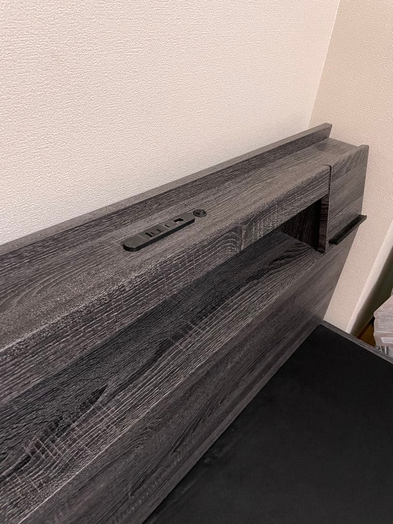 クイーンベッドフレーム ブラックグレー 木目調LED・コンセントUSBポート・棚