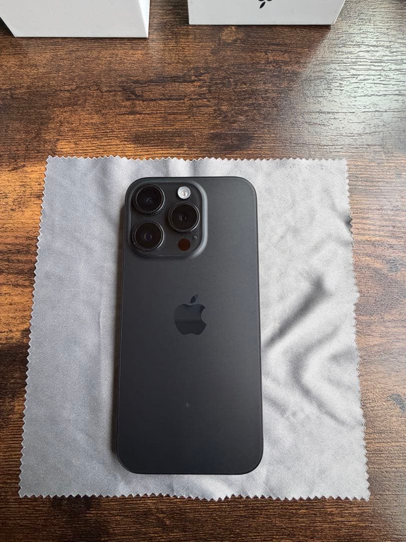 Apple iPhone 15 Pro 本体