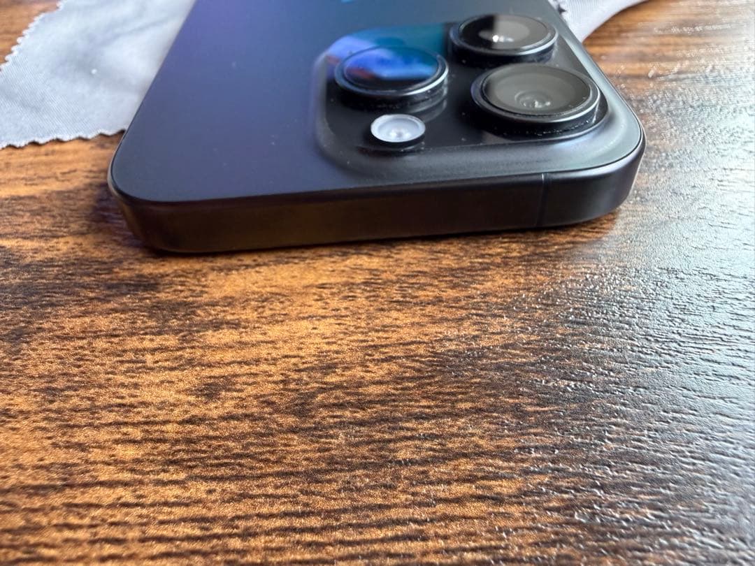 Apple iPhone 15 Pro 本体