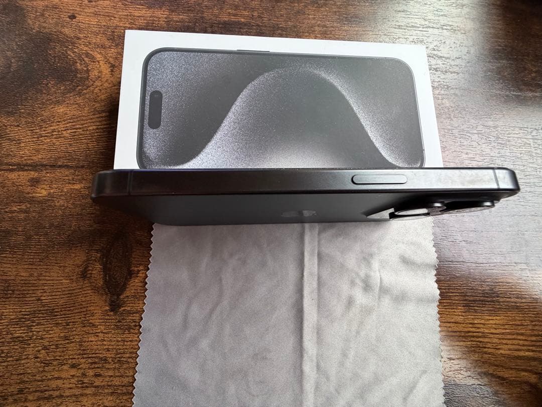 Apple iPhone 15 Pro 本体