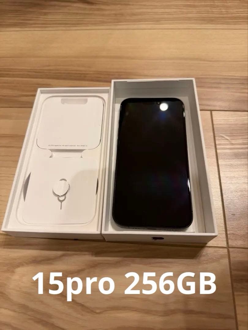 Apple iPhone 15 Pro 本体