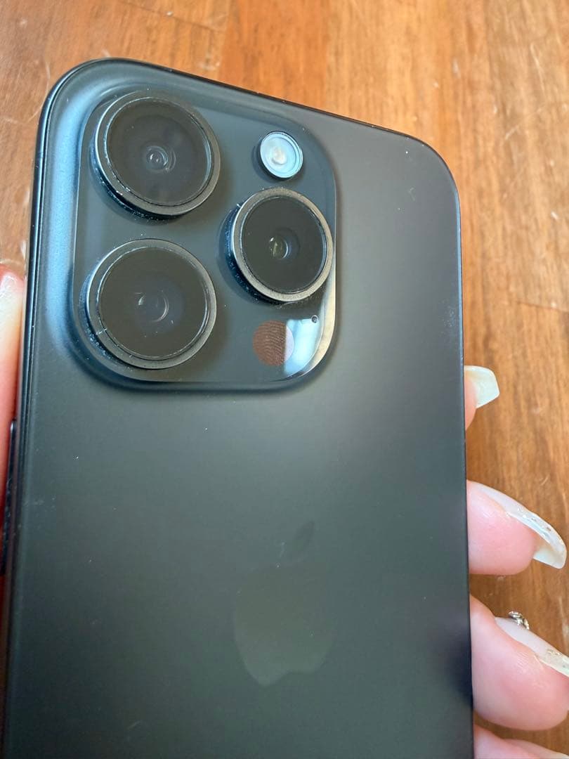 Apple iPhone 15 Pro 本体