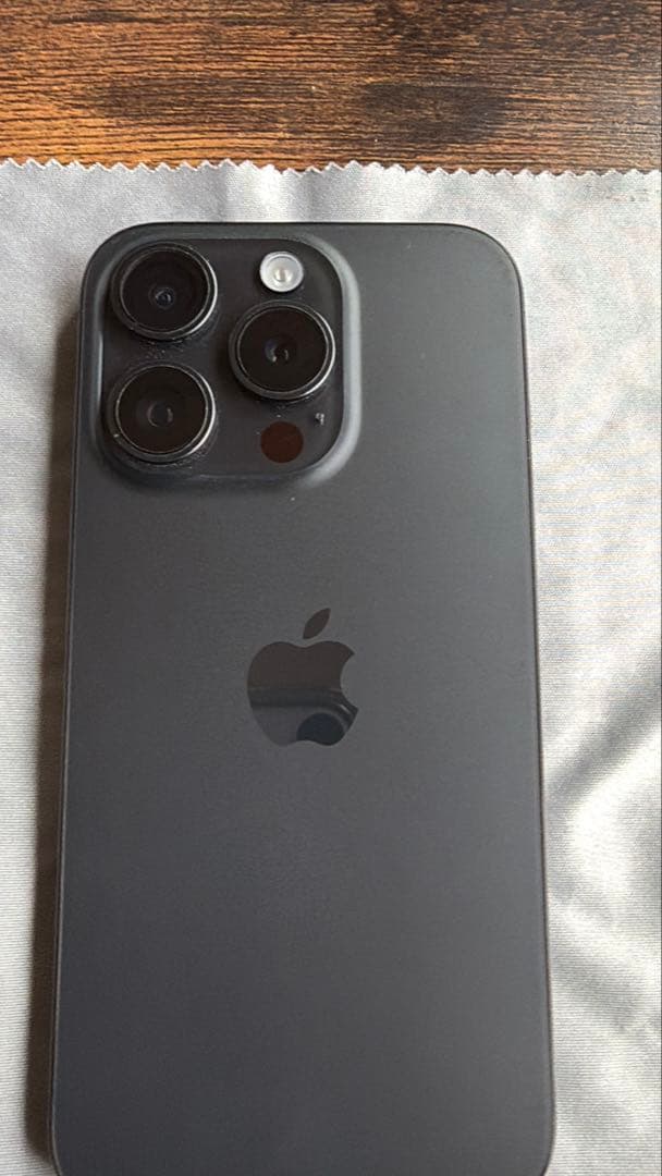 Apple iPhone 15 Pro 本体