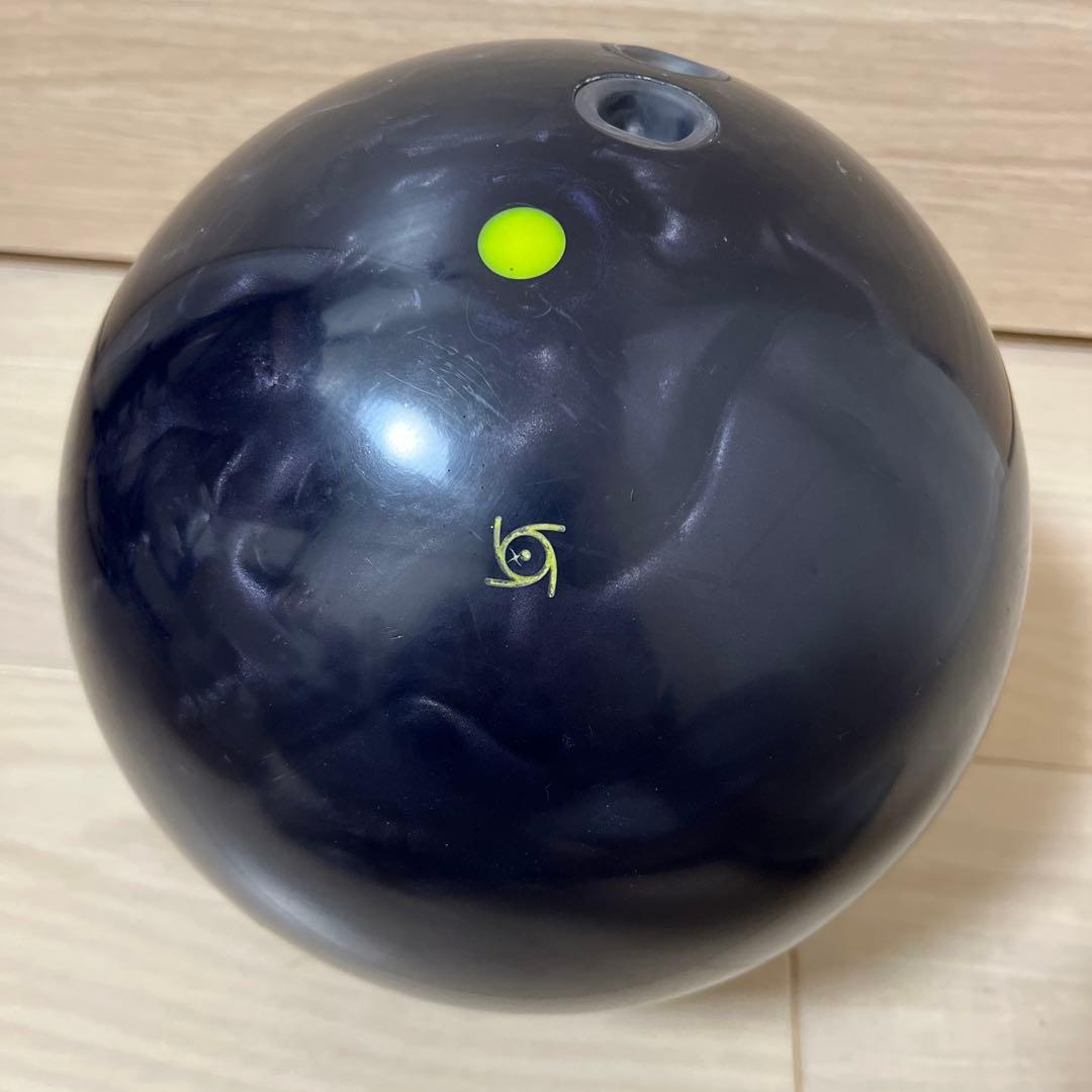 ボウリングボール　ライトニングブラックアウトプット
