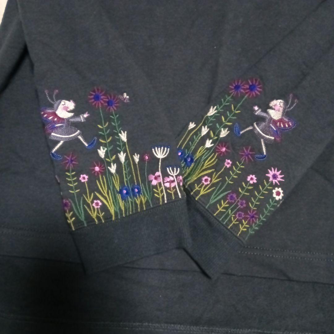 にこにこ　美品　アルベロベロ　刺繍カットソー　トレーナー　ブラック