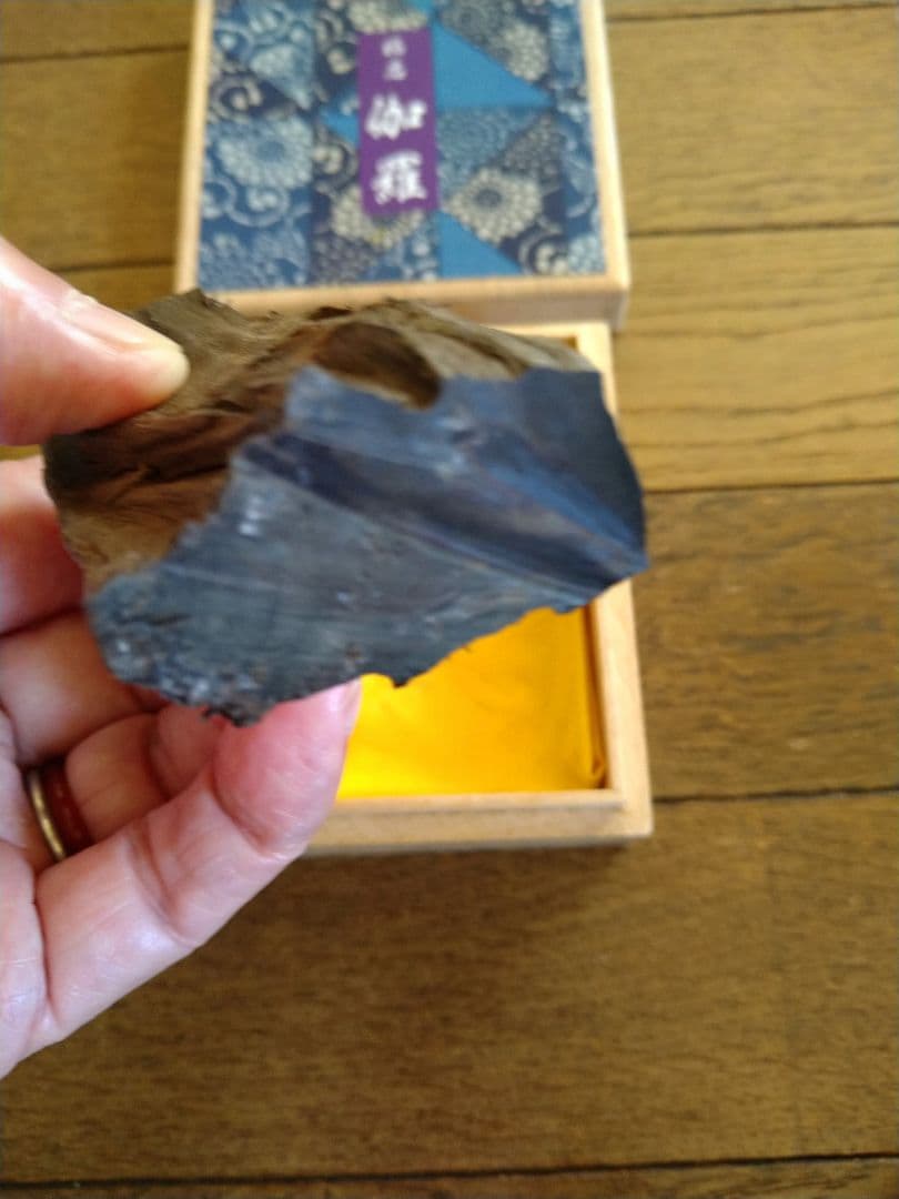 香木.伽羅.沈香.六国五味. 36.31g 木箱入り