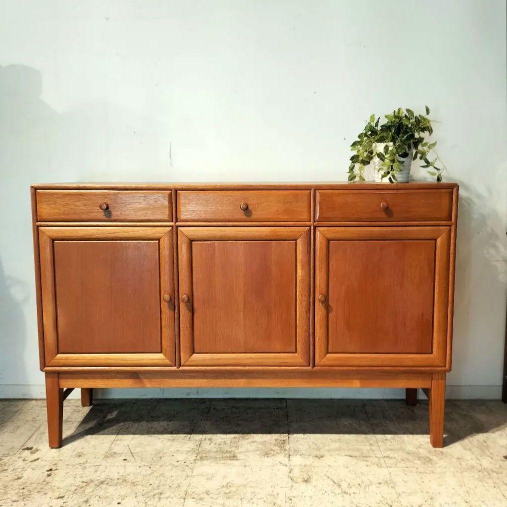 M♦10月SALE 北欧ヴィンテージ 　チーク無垢 　オイル仕上げ　サイドボード