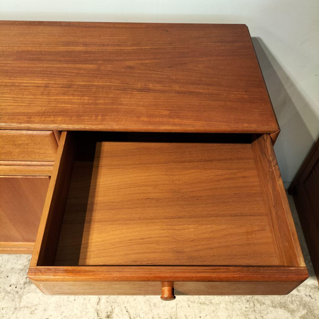 M♦10月SALE 北欧ヴィンテージ 　チーク無垢 　オイル仕上げ　サイドボード