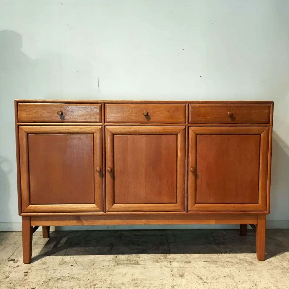 M♦10月SALE 北欧ヴィンテージ 　チーク無垢 　オイル仕上げ　サイドボード