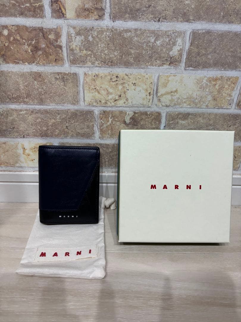 MARNI 二つ折り財布 ネイビー/ブラック