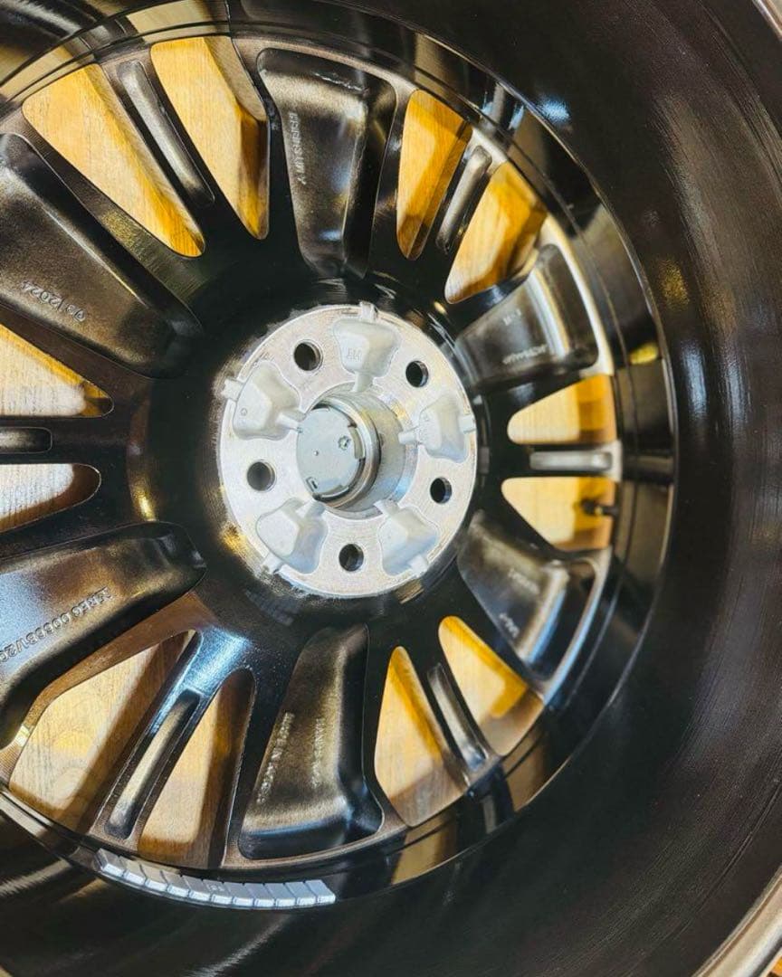 ヒロシ 新型三菱アウトランダー 20インチホイール1本