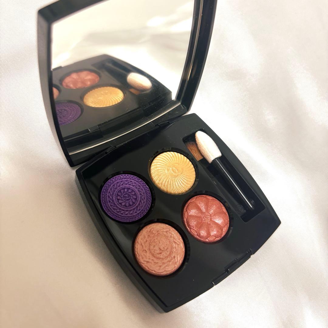 CHANEL レ キャトル オンブル ブトン 239