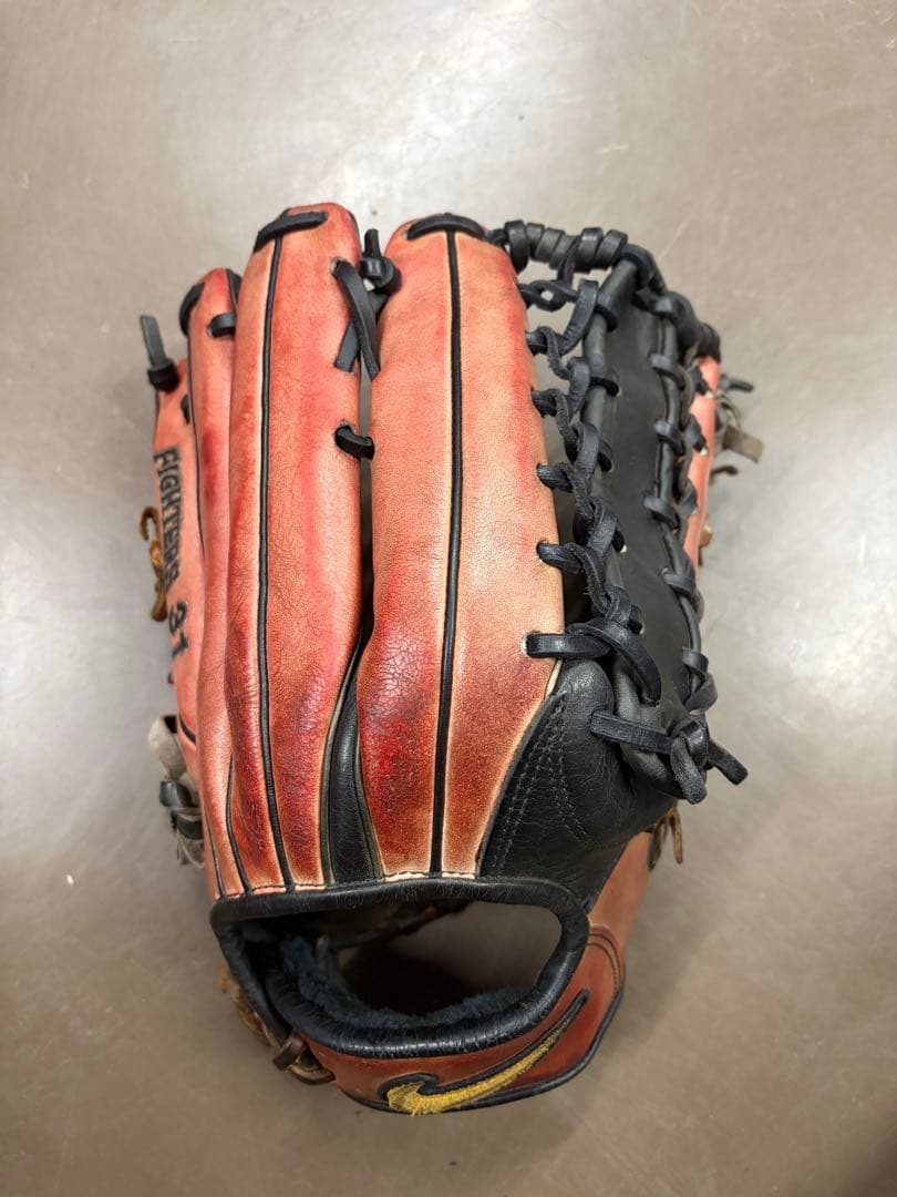 野球硬式グローブ　元プロ野球選手　小谷野栄一　ナイキ