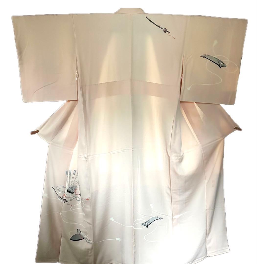 乙女色に文武両道の意匠がユニークな正絹袷付下げ