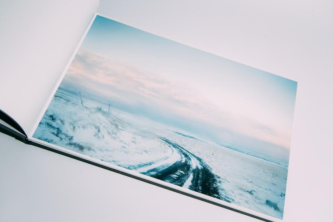 （初版・サイン本） Todd Hido / Bright Black World