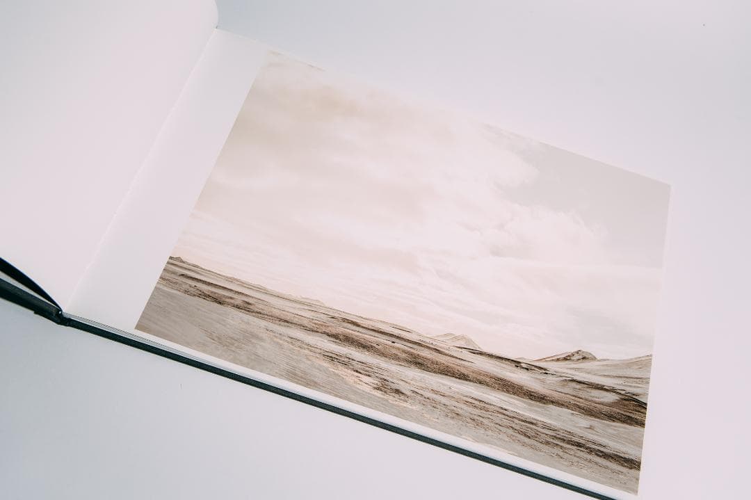 （初版・サイン本） Todd Hido / Bright Black World