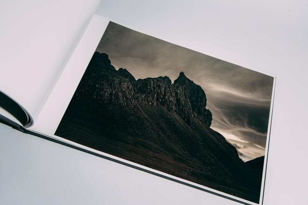 （初版・サイン本） Todd Hido / Bright Black World