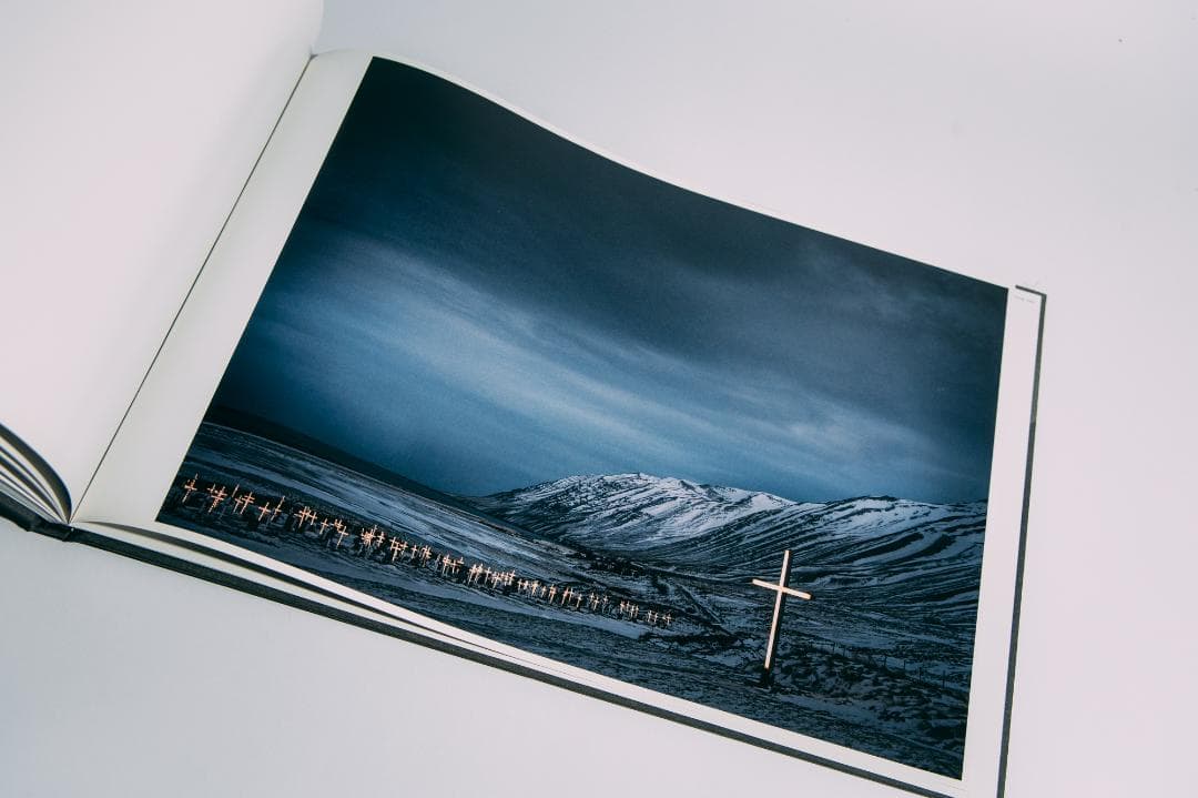 （初版・サイン本） Todd Hido / Bright Black World