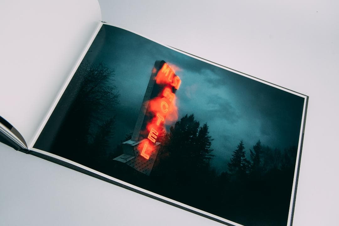 （初版・サイン本） Todd Hido / Bright Black World