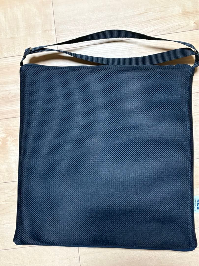 美品☆エアウィーヴ キャリークッション　PARIS 2024 オリンピックモデル