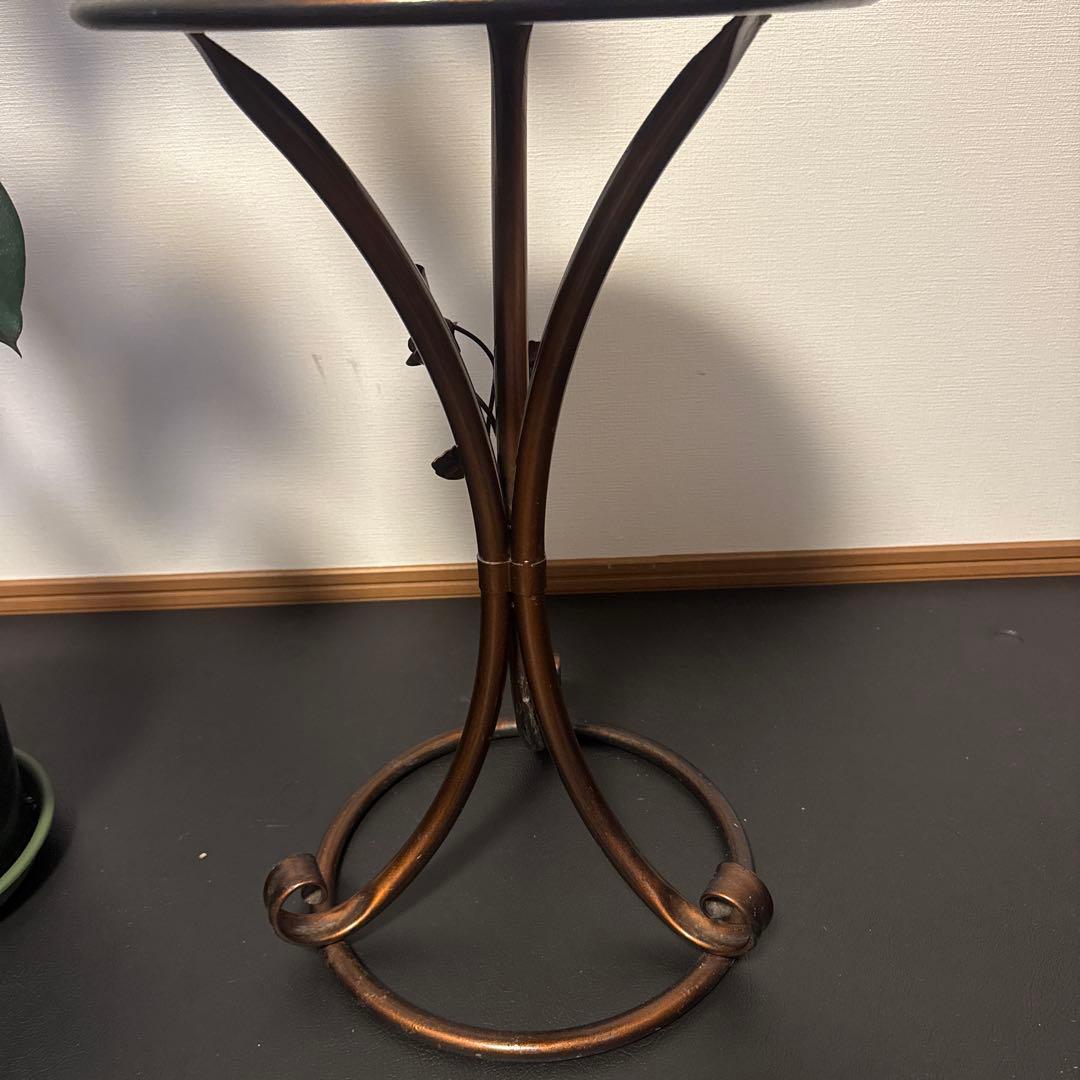 アンティーク　大理石天板の装飾的サイドテーブル