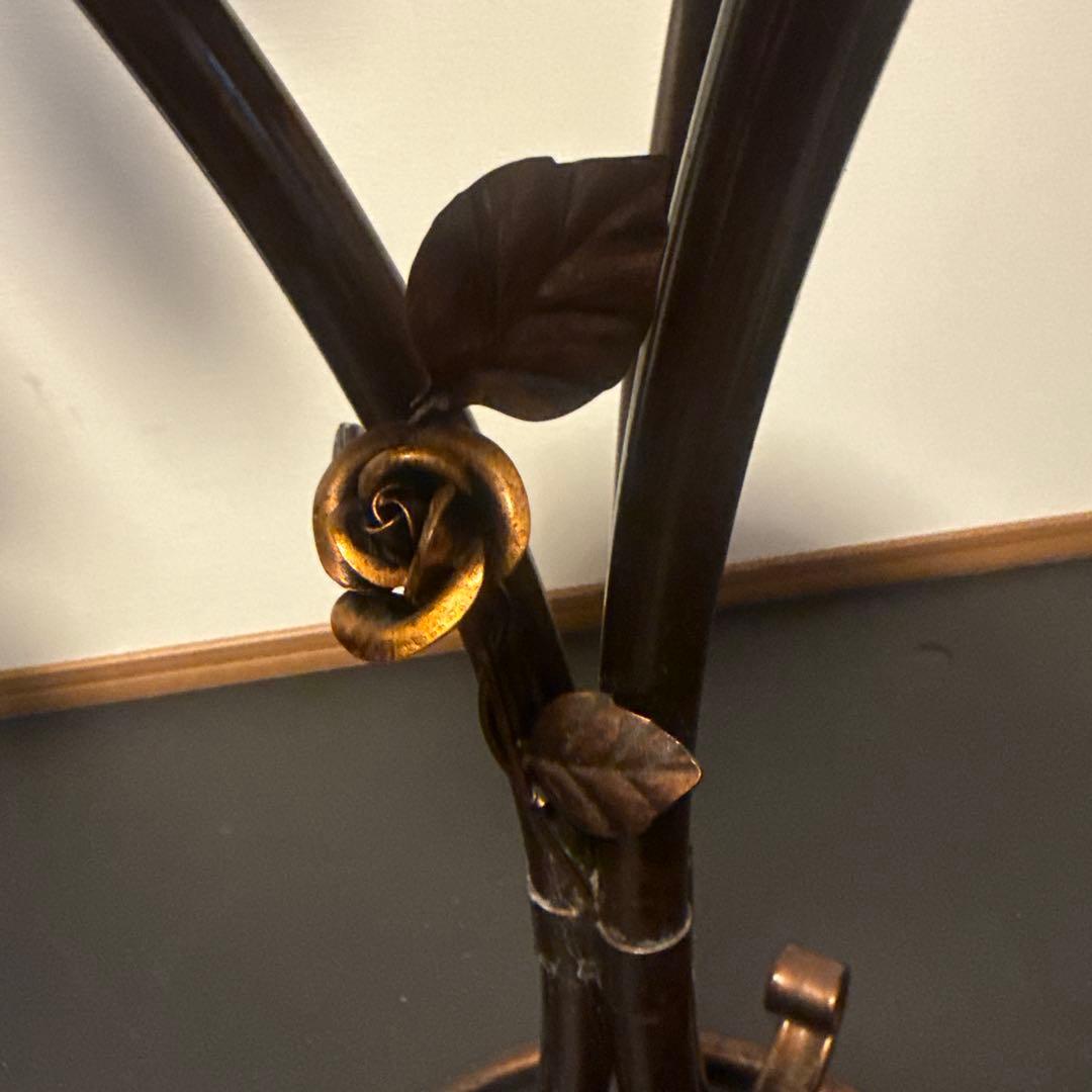 アンティーク　大理石天板の装飾的サイドテーブル