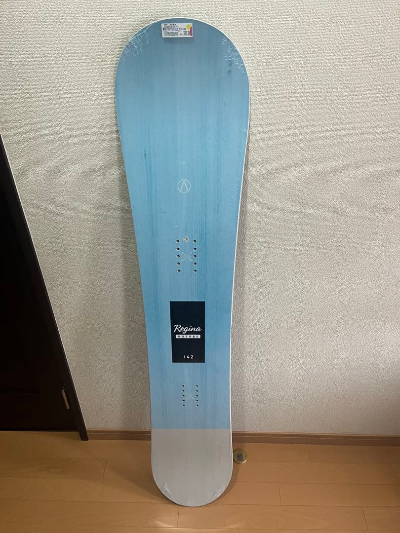 ＡＲＢＮ　ＲＥＧＩＮＡ スノボ板　新品未使用　プレゼントあり！