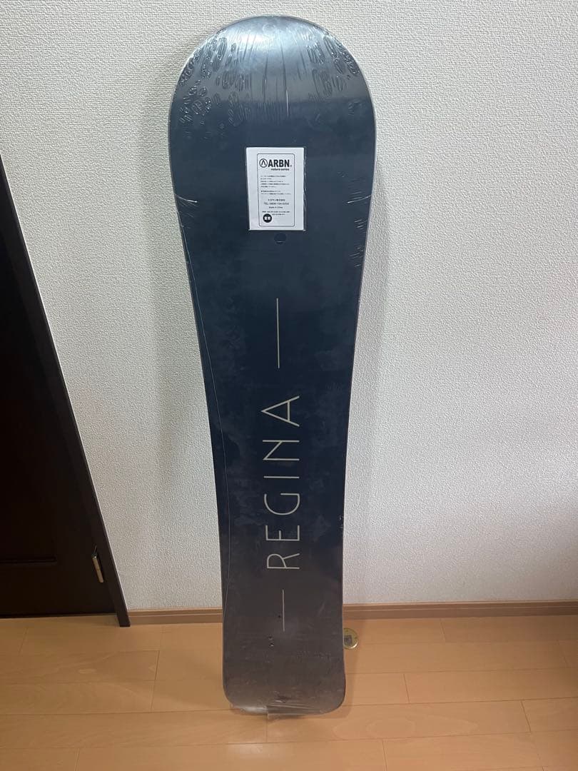 ＡＲＢＮ　ＲＥＧＩＮＡ スノボ板　新品未使用　プレゼントあり！