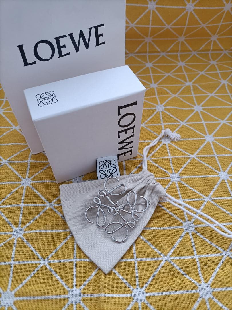 即発送❤️‍ロエベ ブローチ シルバー レディース アクセサリー loewe
