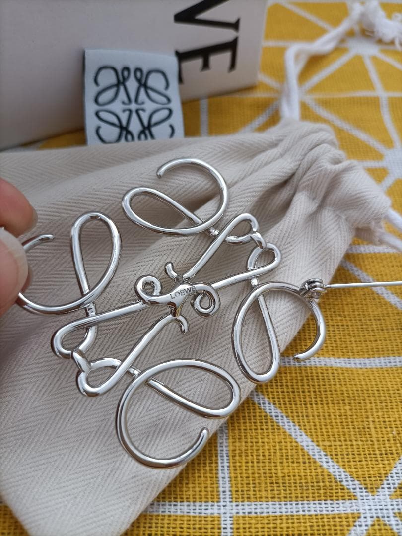 即発送❤️‍ロエベ ブローチ シルバー レディース アクセサリー loewe