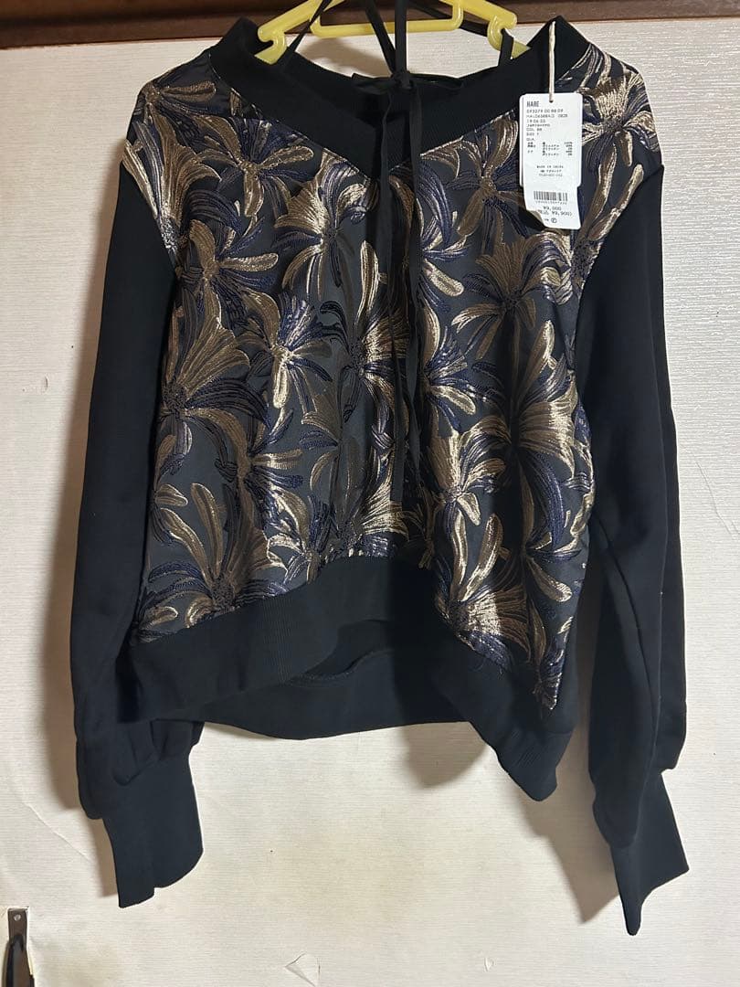 HARE ハレ　ストリングジャガードキリカエVネックトップス