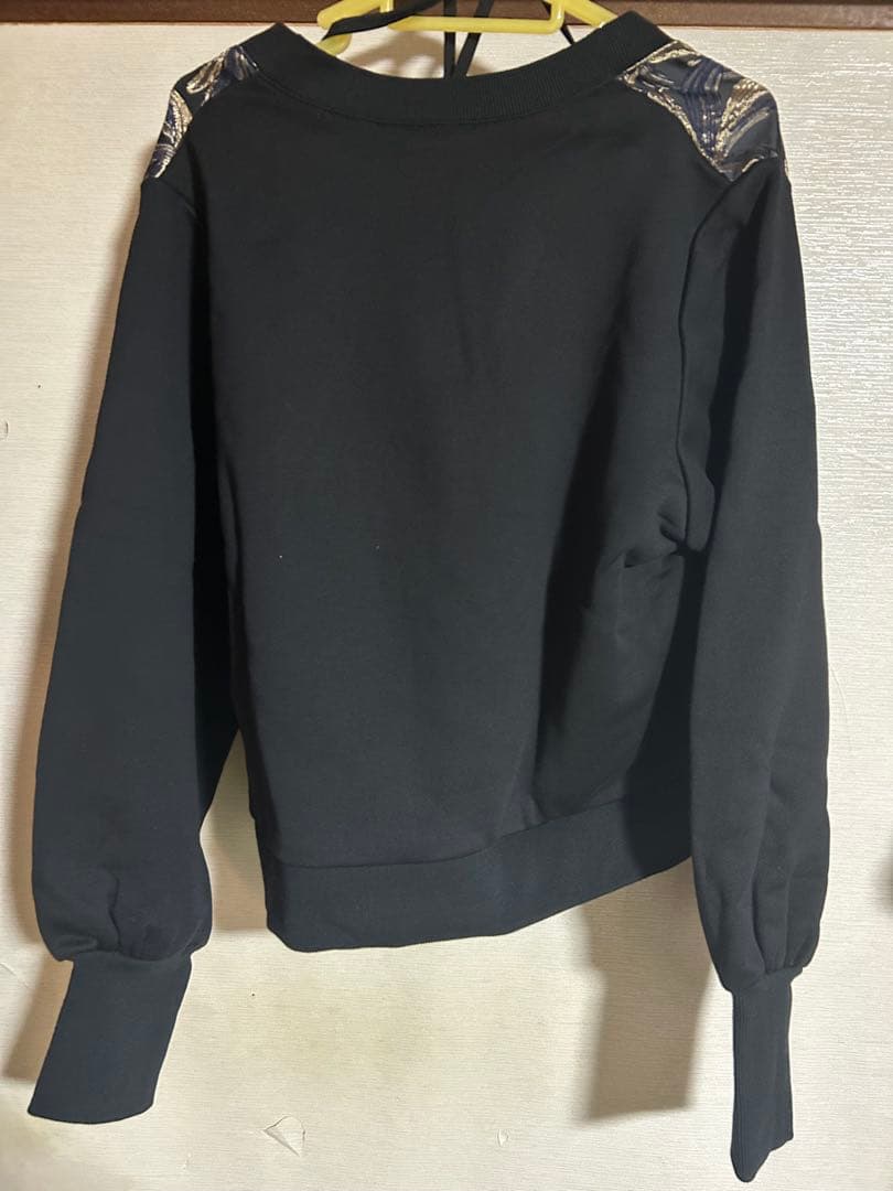 HARE ハレ　ストリングジャガードキリカエVネックトップス