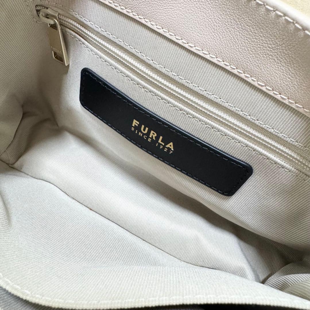 現行 フルラ ヌヴォラ ショルダーバッグ アーチロゴ　レザー ピンクベージュ