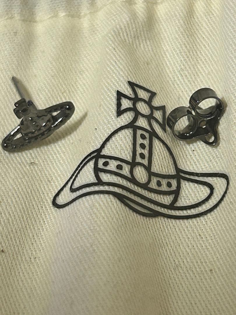 Vivienne Westwood ピアス片耳のみ 箱と袋と保証書つき