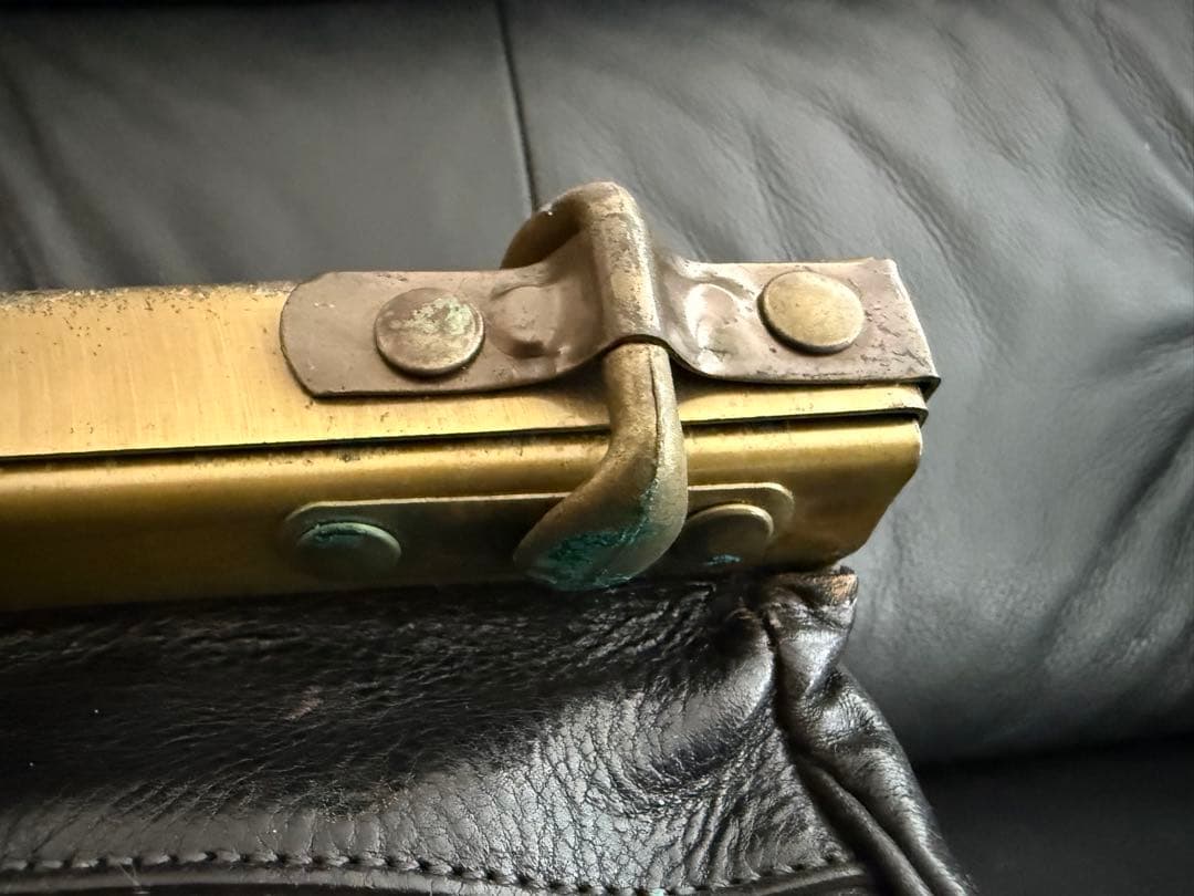 真鍮フレーム×本革 ドクターバッグ｜重厚感あるヴィンテージレザー